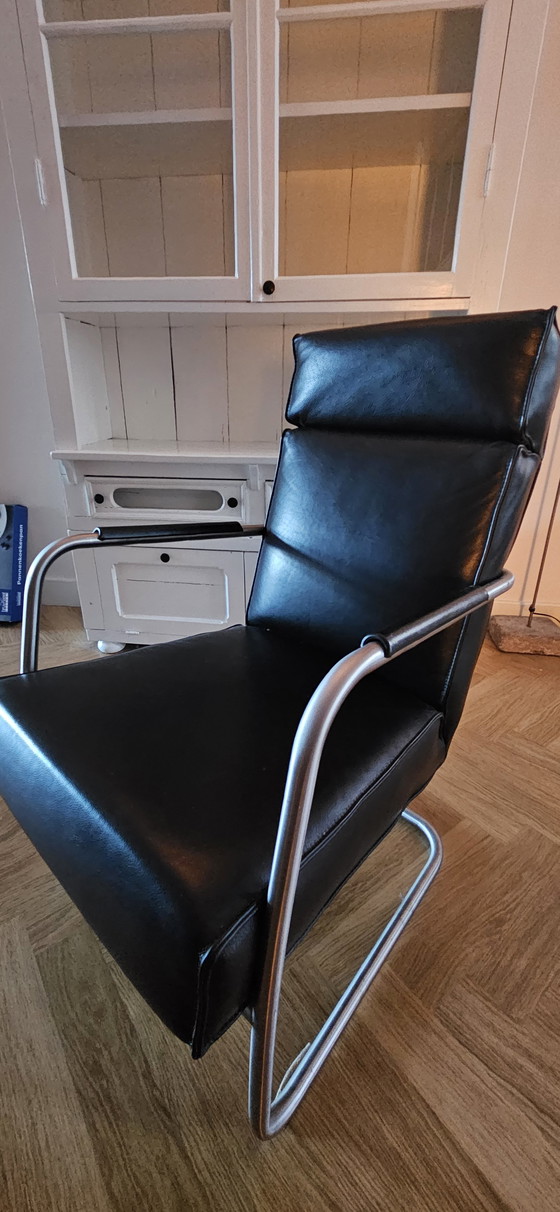 Image 1 of Schwarzer Ledersessel mit Fußhocker