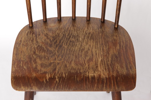 Paar Vintage Spindelrückenstühle - 1970er Buchenholz, restaurierte rustikale Sitzgelegenheiten