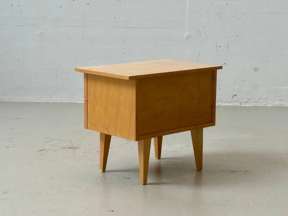Vintage nachtkastje uit het midden van de vorige eeuw met 2 lades, jaren 60. – Ladekasten, Wood (photo 8 of 10)