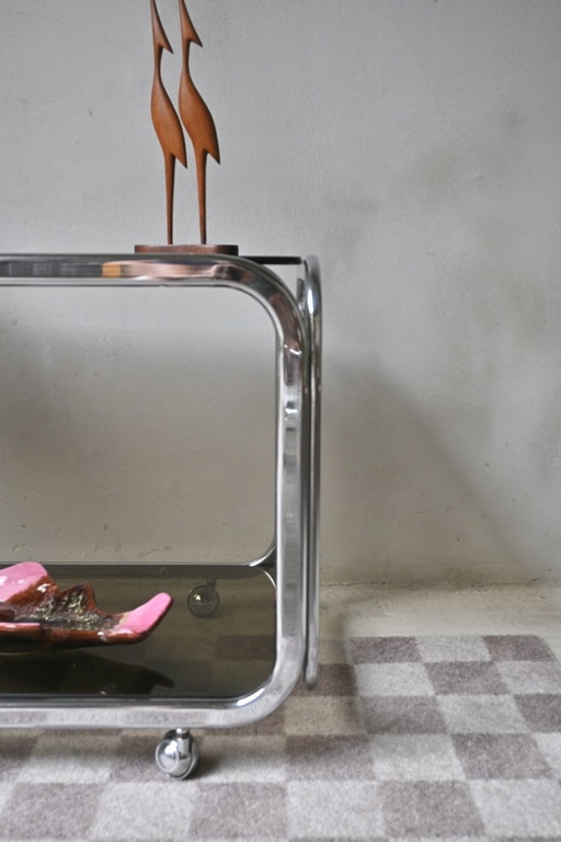 Table d'appoint/chariot avec cadre chromé et verre fumé