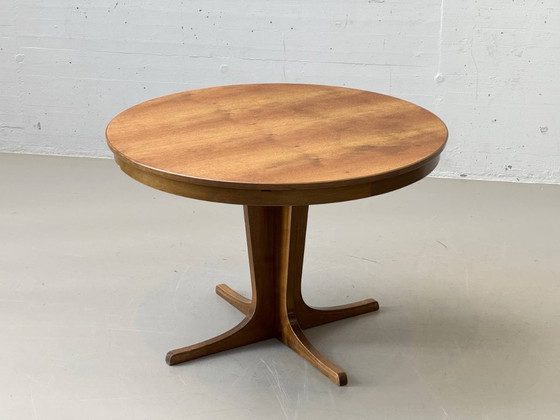 Image 1 of Extendable round table made of walnut wood, 1960s