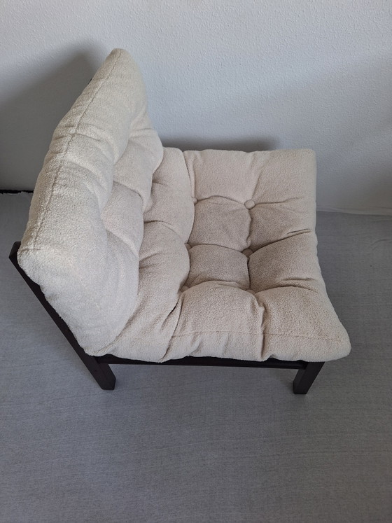 Poltrona in legno con cuscino teddy sfoderabile – Poltrone, Textile, Wood (photo 3 of 9)