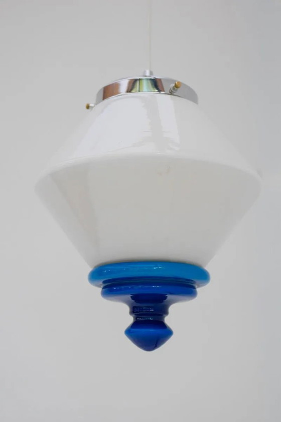 Image 1 of Suspension Art déco scandinave en verre opalin avec détails bleu azur, années 1930