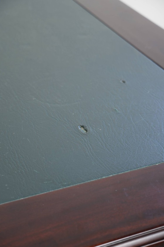 Image 1 of Chesterfield partner desk/ bureau in Engelse stijl met donker hout en een groen lederen blad