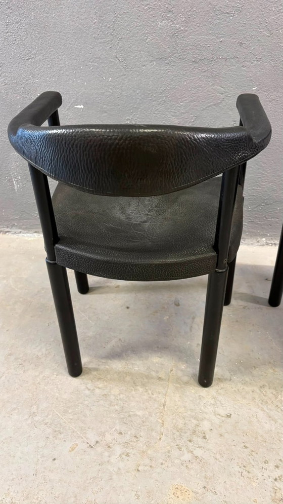 Image 1 of Een paar zwarte postmoderne fauteuils, van gegoten kunststof, jaren 80, Europa