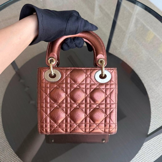 Image 1 of DIOR LADY MINI - PELLE DI VITELLO CANNAGE MARRONE, FERRAMENTA ORO, CINTURINO REGOLABILE
