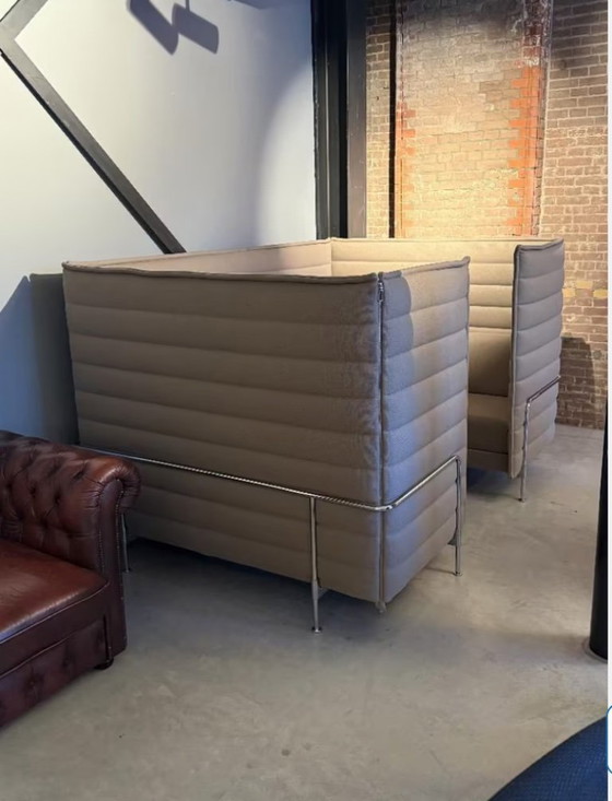 Image 1 of Cabina Vitra Alcove con respaldo alto