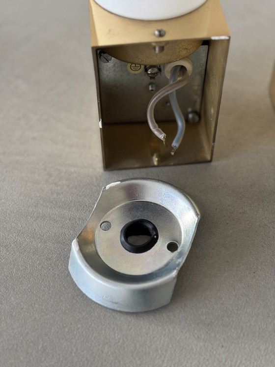 Image 1 of Set di 2 lampade da parete - Vetro opalino e ottone - Limburgo, Germania, anni '70