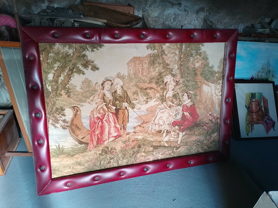 Image 1 of Arazzo antico di grandi dimensioni, scena classica, cornice in skado rosso
