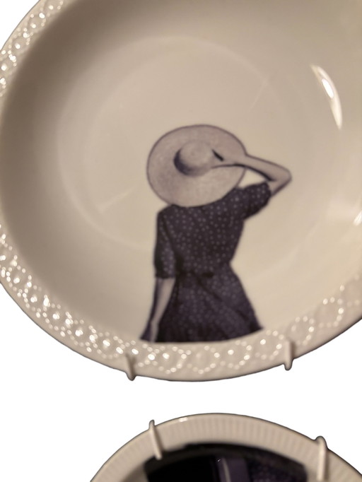 Vintage Wandbord Vrouw met Koffer 