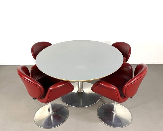 Image 1 of Sillas Artifort Little Tulip con mesa de comedor ovalada de Pierre Paulin, década de 1990