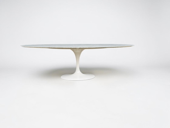 Image 1 of Originele ovale Knoll Tulip eettafel (grootste model: 244cm) Carrara marmer