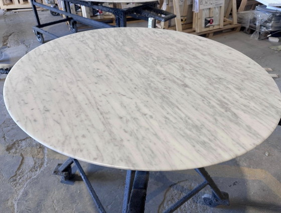 Mesa de comedor Knoll Tulip original de 107 cm de diámetro, modelo Statuarietto Matte, ¡en PERFECTO ESTADO! (photo 7 of 15)