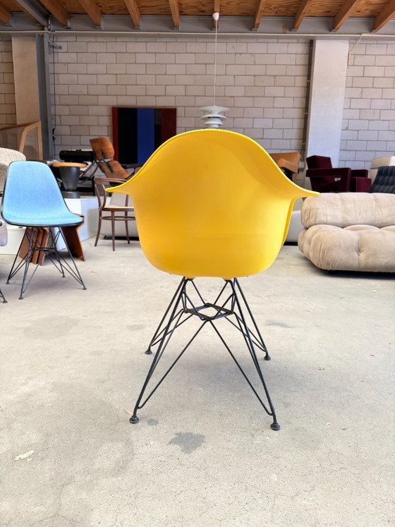 Silla Vitra Eames DAR con cojín fijo (Stock: 3) – Sillas de comedor, Metal, Plastic (photo 12 of 15)
