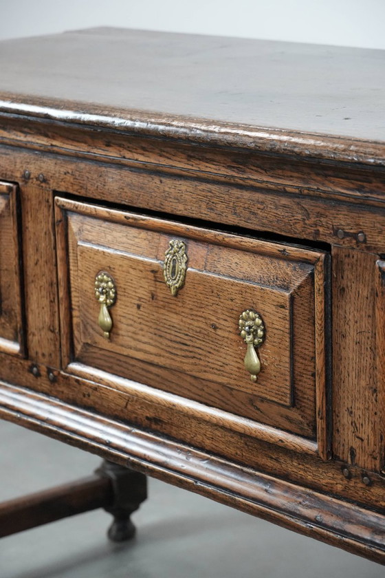 Image 1 of Antiek Engels dressoir uit begin 18e eeuw gemaakt van eikenhout 