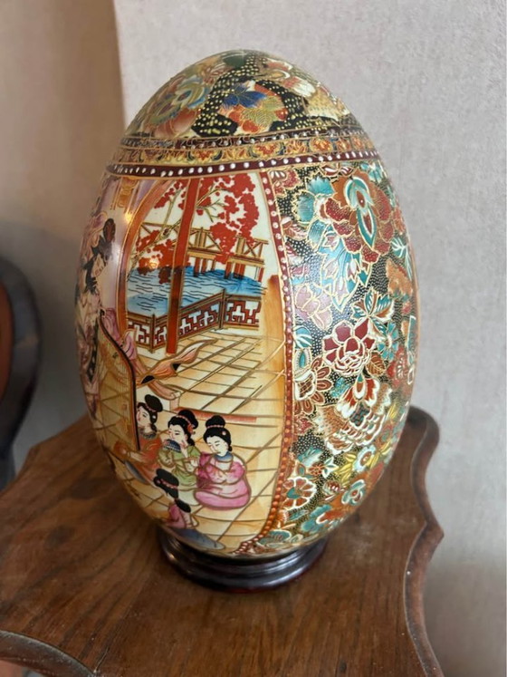 Image 1 of Decoratief Oosters porseleinen ei op voet – 35 cm – handbeschilderd