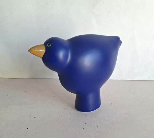 Arabia Finland pottery Parvi Bird Lisa. Design is by Howard Smith 90s.