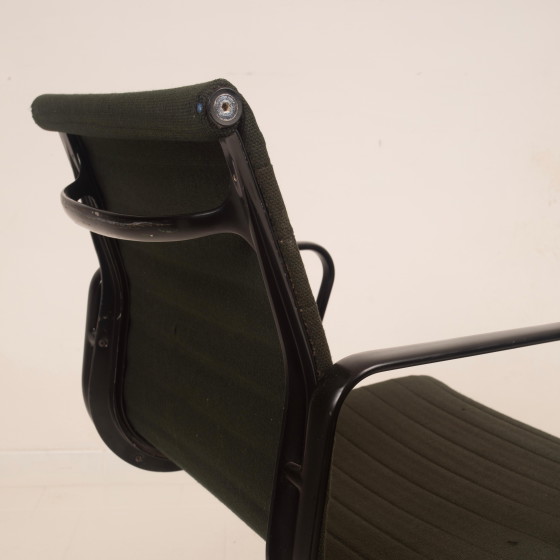 Charles & Ray Eames Zwart Aluminium Bureaustoel, eind 20e eeuw, voor ICF – Bureaustoelen, Metal, Modern (photo 20 of 20)