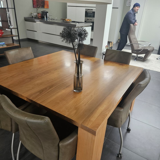 Image 1 of Quadratischer Esstisch 150x150 cm mit 6 bequemen Lederstühlen