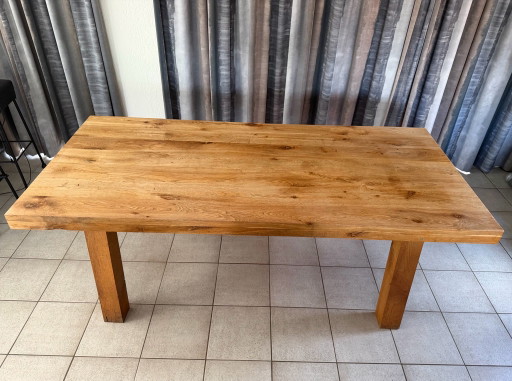 Massief eikenhouten eettafel - robuust en stijlvol