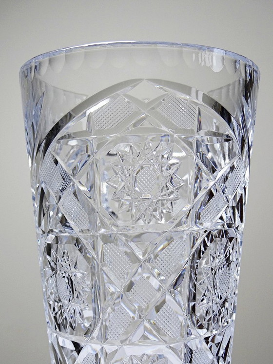 Image 1 of Grand vase en cristal taillé et moulé vintage 80-2000 Bohême Tchécoslovaquie