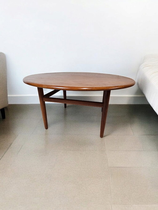 Danish Mid - Century round teak coffee table sofa table Nils Bach Made in Denmark