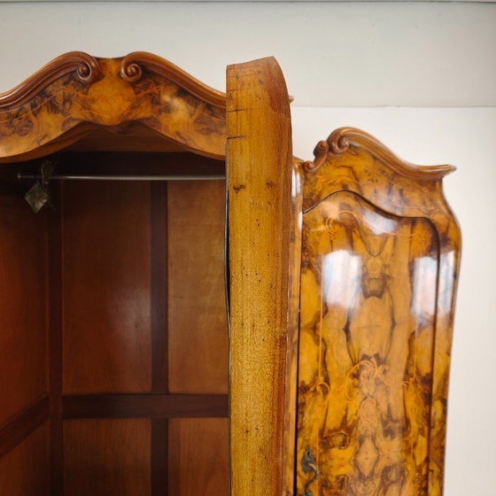 Image 1 of Gran armario/armario italiano antiguo en forma de bomba