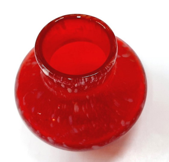 Image 1 of Vaso vintage in vetro rosso rubino con puntini bianchi