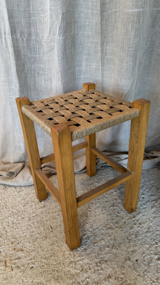 Image 1 of Taburete de mimbre