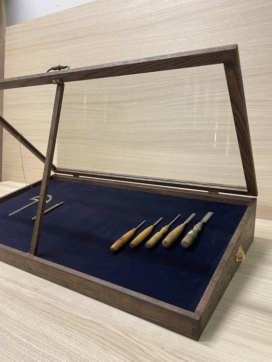 Image 1 of Vetrina realizzata a mano in rovere massello