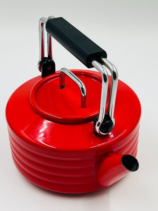 Modernistischer roter emaillierter Blechkessel – keukenaccessoires, Metal (photo 2 of 11)