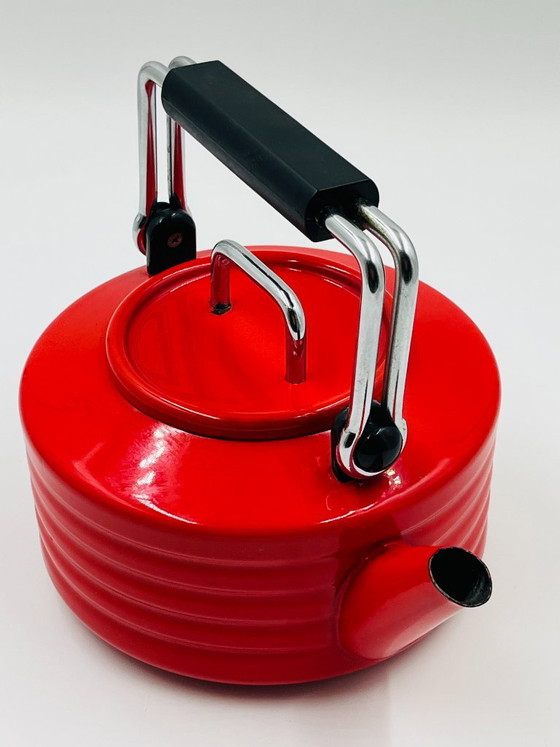 Modernistischer roter emaillierter Blechkessel – Küchenzubehör, Metal (photo 2 of 11)