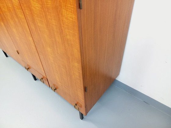 Image 1 of Vintage kledingkast in modernistische stijl van teakhout en metaal uit de jaren 60.