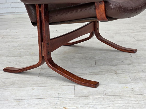 Image 1 of Poltrona norvegese degli anni '70 di Jon Hjortdal, pelle per mobili, legno curvato, tela.