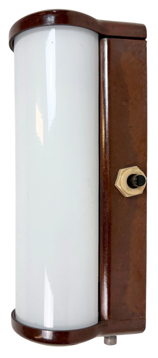 Applique industriale in bachelite marrone con vetro opalino, anni '50