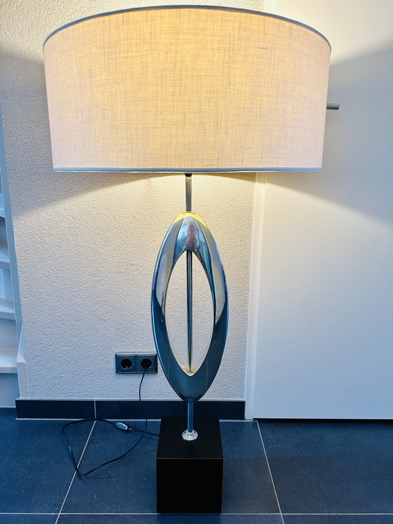 Image 1 of Lampe de table sculptée Manhattan Large