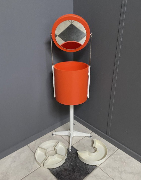 Image 1 of Una mesa de maquillaje redonda naranja de Bremshey, década de 1970