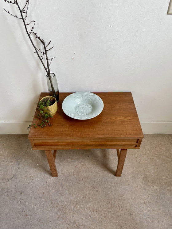 Image 1 of Breitafel naaitafel. Vintage uit Denemarken. Plek voor breinaalden en wol - kan ook als bijzettafel met handige opslag 