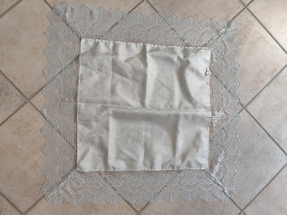 Image 1 of Tovaglia natalizia argento 82x82 cm motivo a campana in pizzo molto bella