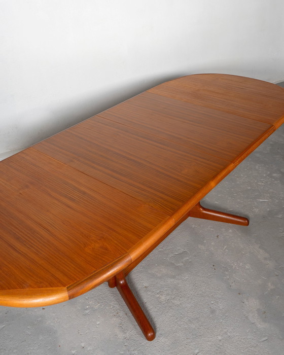 Image 1 of Mid Century Extendable Dining Table In Oval Shape By E. Valentinsen