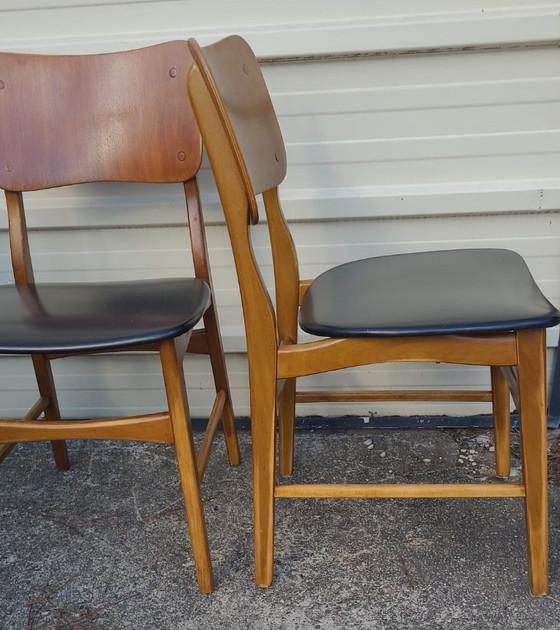 Image 1 of Set di 2 sedie vintage scandinave in teak e similpelle nera, prodotte da Kofod-Larsen, Danimarca, anni '60.