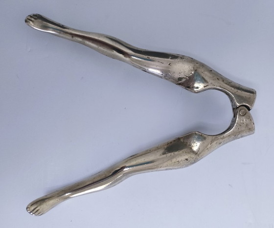 Image 1 of notenkraker vrouwenbenen vintage massief messing