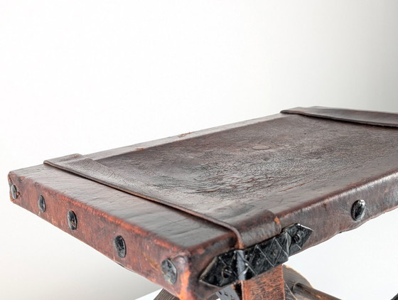 Image 1 of Sgabello curule coloniale spagnolo in pelle e ferro battuto, Messico, anni '40