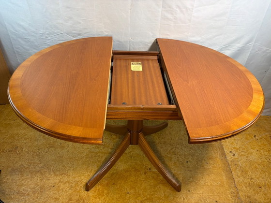 Tavolo da pranzo allungabile rotondo in teak vintage William Lawrence | Mid-Century | Ispirazione danese. Un (photo 8 of 12)
