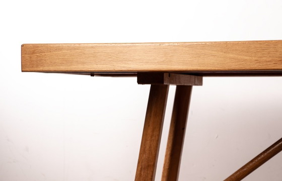 Image 1 of Gran mesa de comedor extensible de roble, diseñada por Guillermo y Chambron para Votre Maison en 1960.
