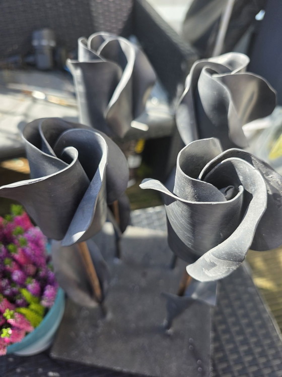 4 black lead roses – Sculpture, Iron, Stone (photo 8 of 9)