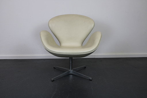Fritz Hansen Swan Chair, pelle avorio