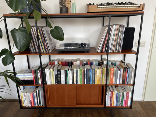 Scandinavische stellingkast - walnoot 