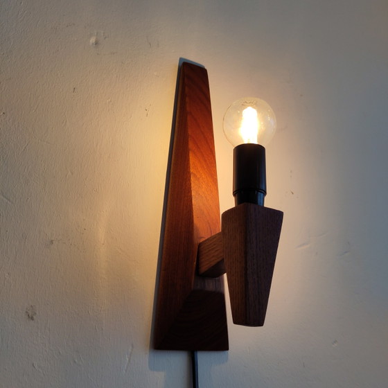 Image 1 of Dänische Teakholz-Wandlampe aus der Mitte des 20. Jahrhunderts