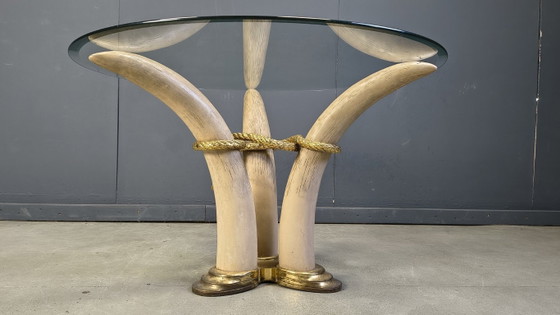 Image 1 of Table basse ou table d'appoint vintage en faux ivoire, dans le style de Valenti, années 1970